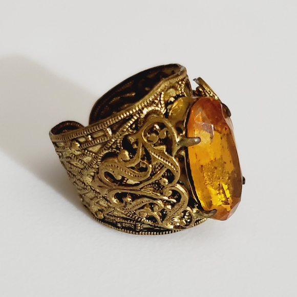 Vintage gold brass amber oval filigree lace textured ring Beautiful adjustable - Picture 3 of 11